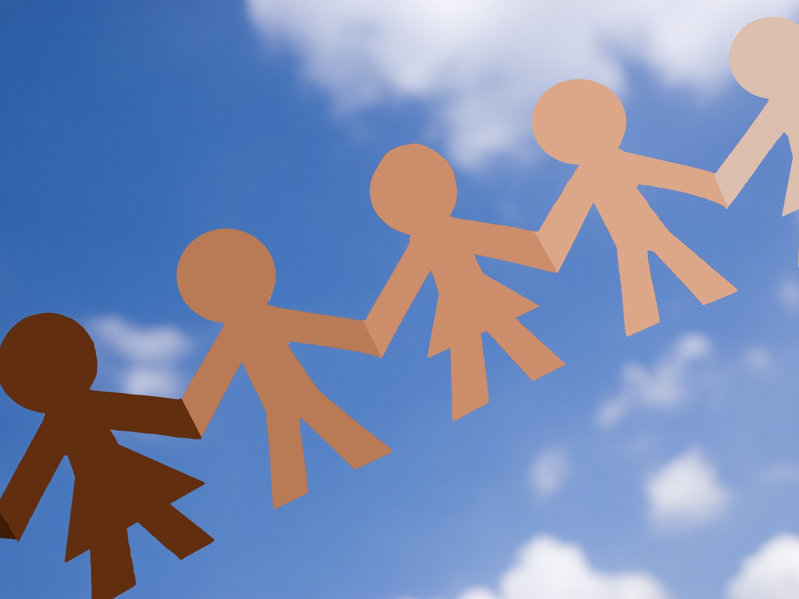 Cadena de personas de papel diversas